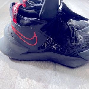 Pre Owned Nike Air Future Court Black size 5y